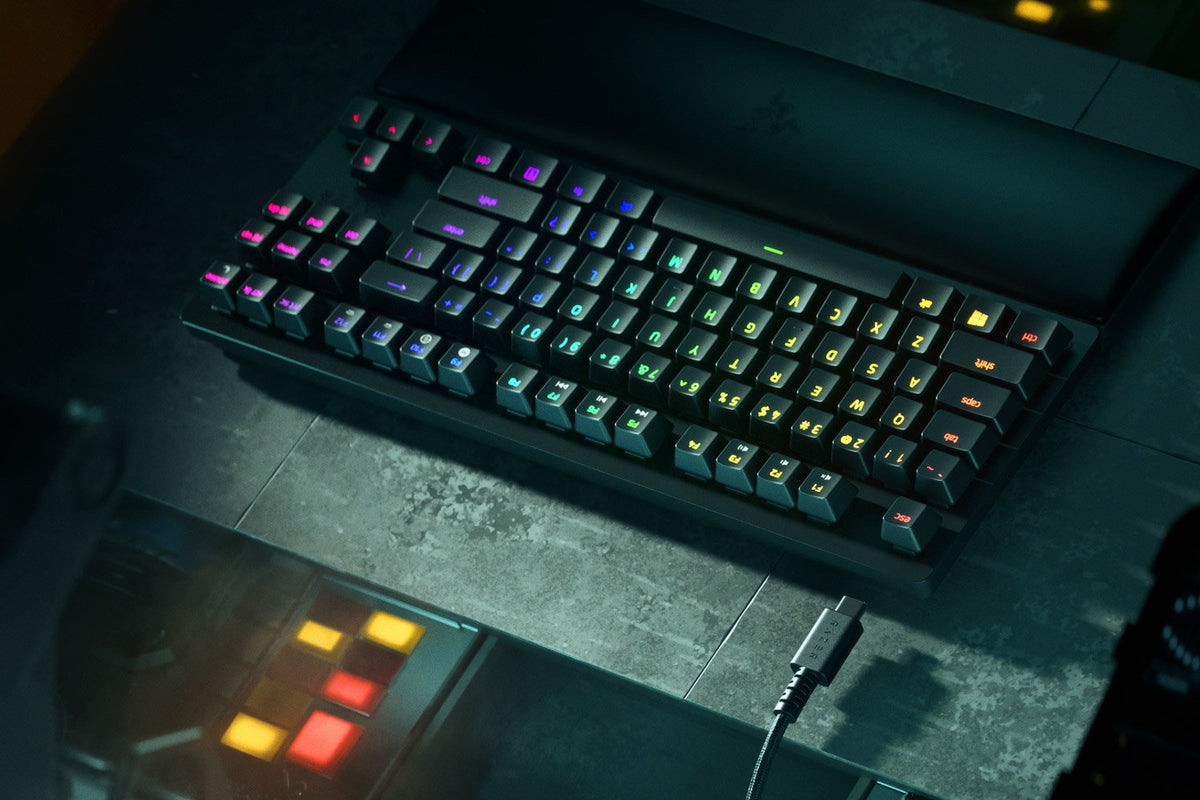 RAZER Huntsman V2 Tenkeyless - Clicky Optical (Purple Switch
